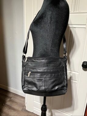 Green Mountain Leather Shoulder/Crossbody Bag Black